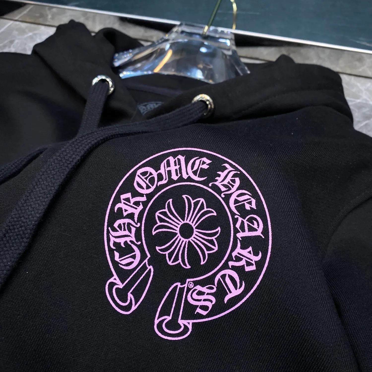 P246 Chrome Hearts Autumn and Winter 2025 simultaneous sale at counters ❤️ Chrome Hearts Sakura Pink Classic Horseshoe Sanskrit Letter Sweatshirt Imported Environmentally Friendly Glue Printing and Dyeing Improved Customized Version 1:1 High-Gram Weight High-Quality Fabric Recommended Color: Black Code Number: S, M, L, XL
